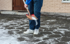How To Melt Ice On Sidewalk Without Salt