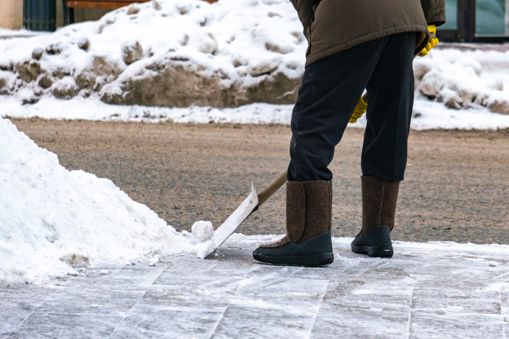 4 Ways In Which Ice Melt Harms Your Concrete