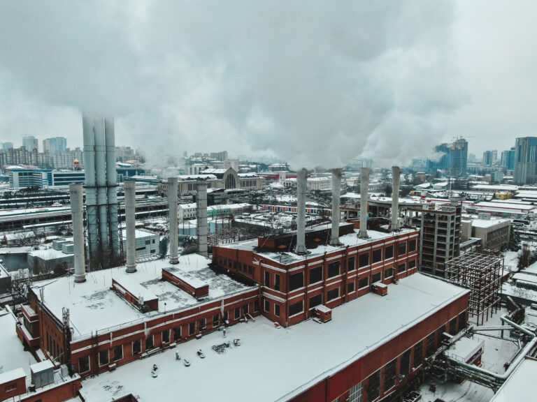 How-to-Safely-Remove-Snow-From-Industrial-Roof-