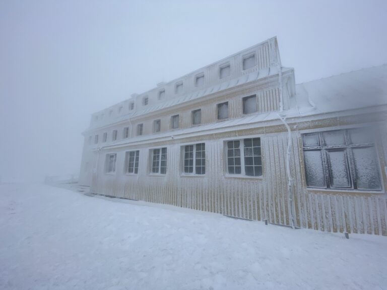 How-to-protect-concrete-of-your-commercial-property-from-salt-damage