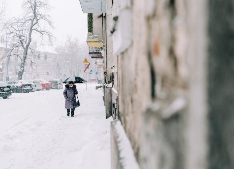 Simple-ways-to-keep-side-walks-snow-free
