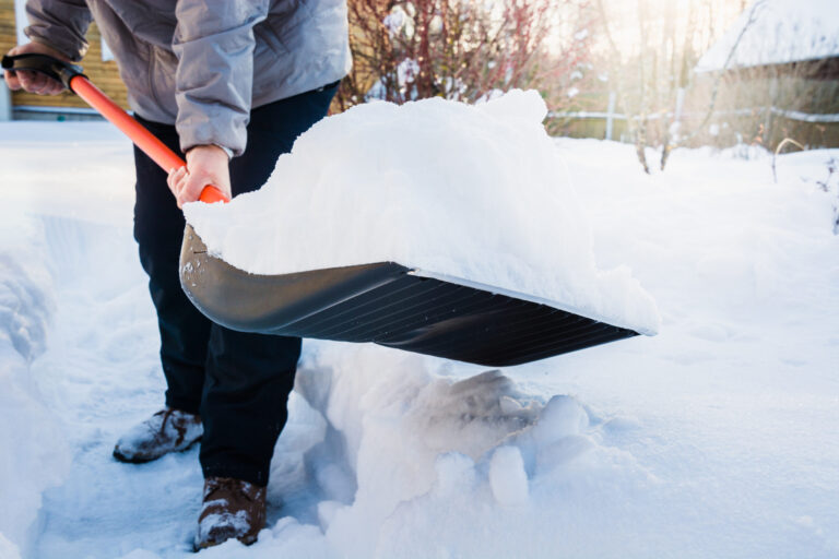 What-Temperature-Is-Ideal-For-Applying-Ice-Melt_-A-Detailed-Analysis