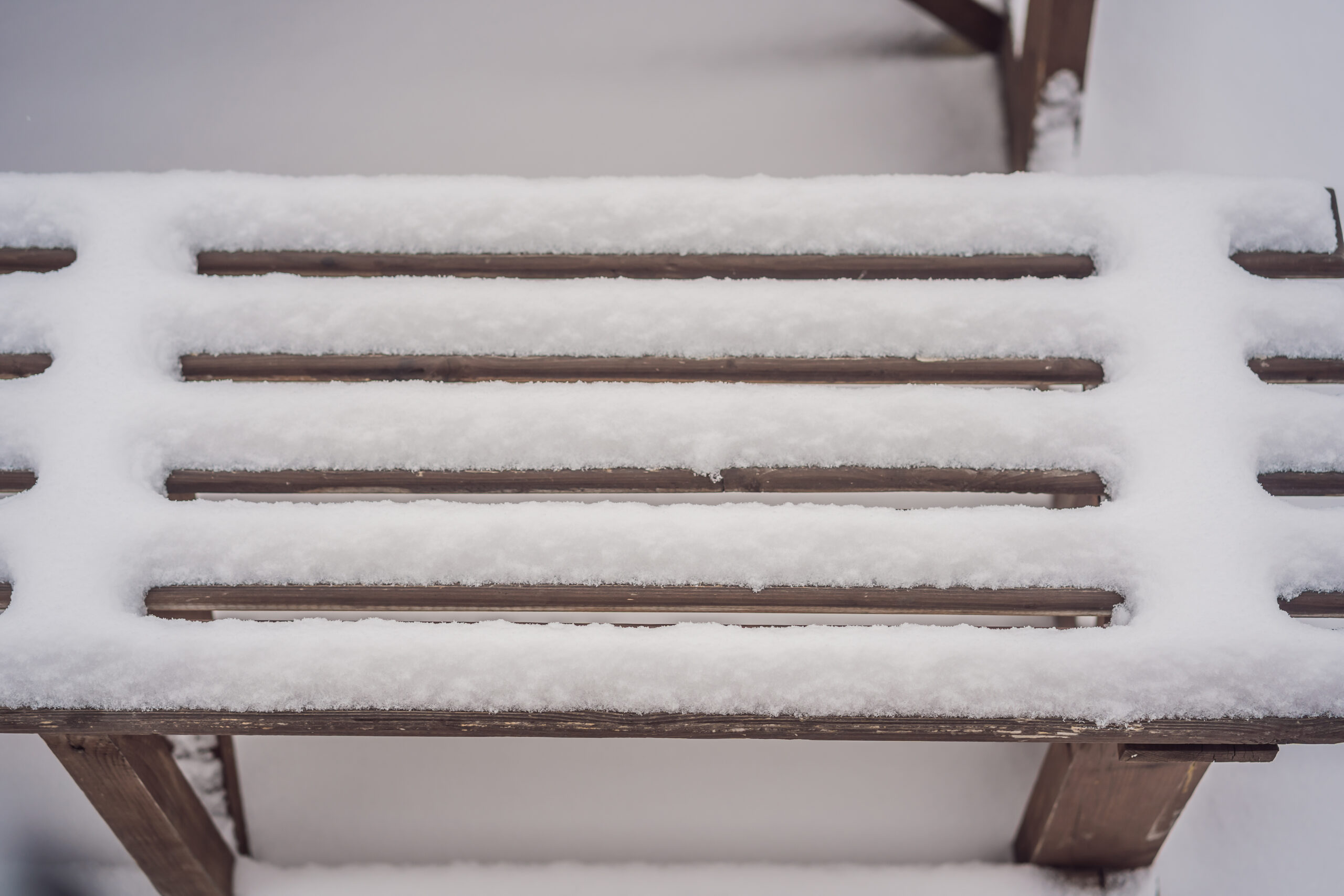 Protecting-Wooden-Decks-From-Winter-Damage-With-Safe-Paw