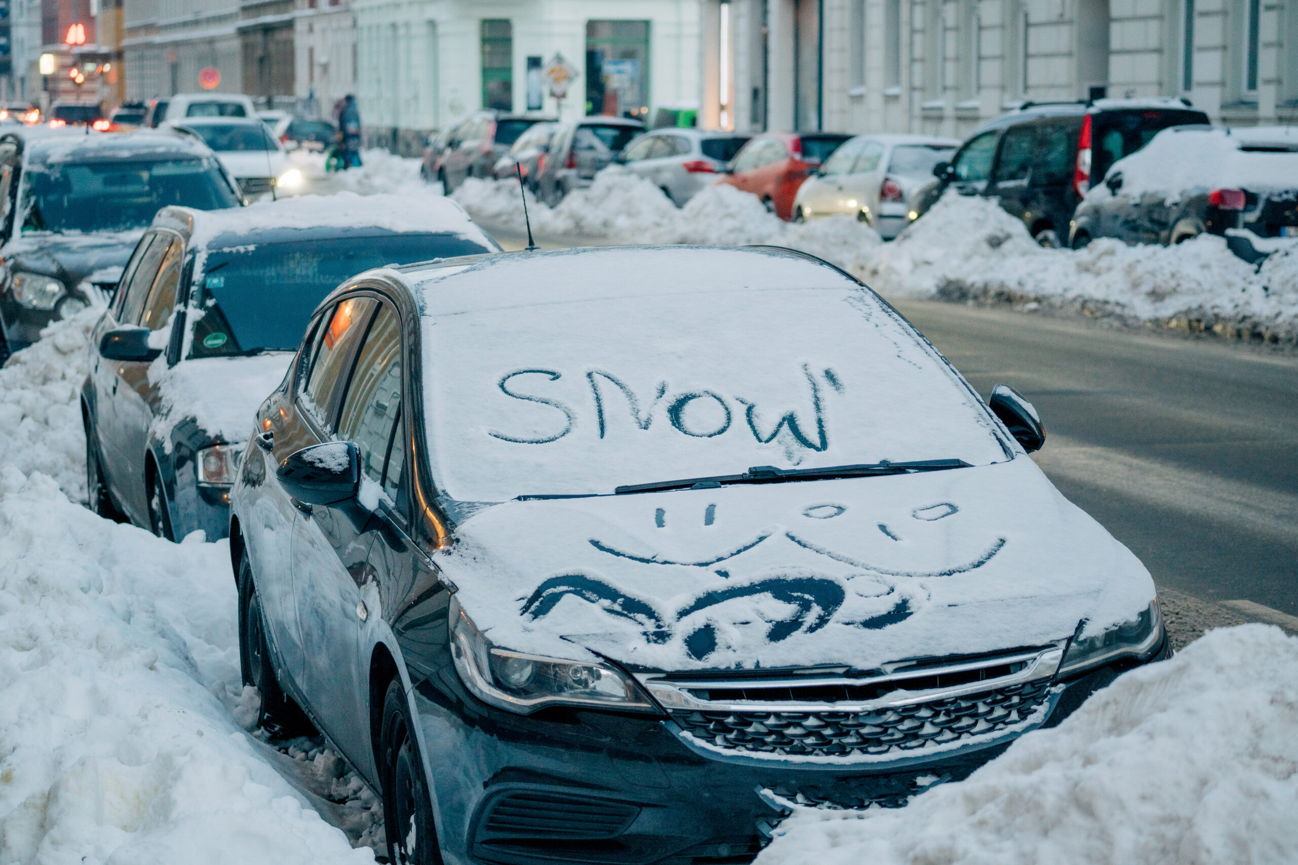 Tips-For-Safely-Deicing-Your-Windshield-And-Keeping-Your-Car
