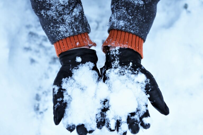 5 Ways to Enjoy a Hot Tub Amidst the Snowy Landscape.