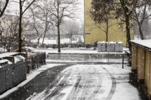 Homemade De-Icer Solutions Safe and Effective Methods for Winter Walkways