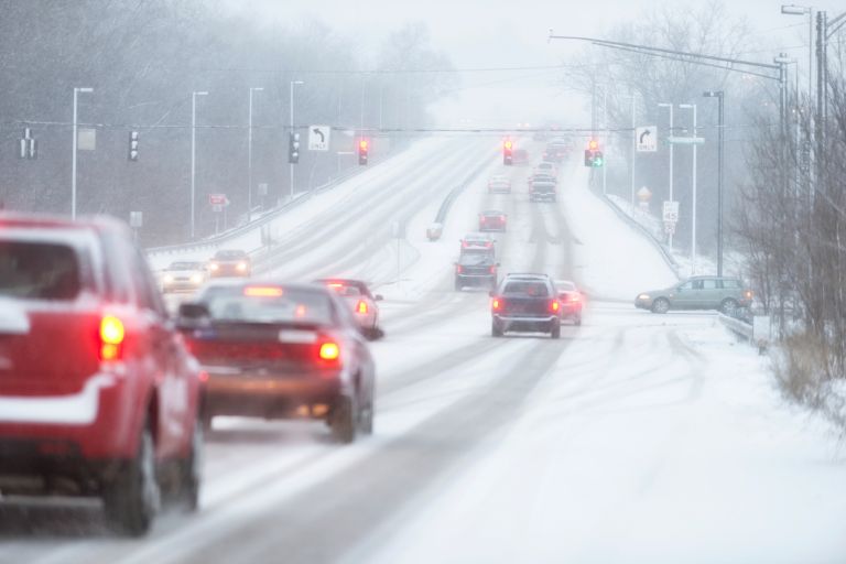 Leaving a Car Outside in Winter: Risks and Defrosting Tips